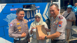 Sambut Hari Kemerdekaan RI ke - 81 Polresta Sidoarjo Hadirkan Layanan SIM Keliling 24 Jam Selama 17 Hari Non Stop