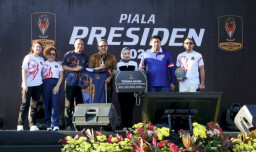 Walikota Surabaya dampingi Maruarar Sirait Umumkan Lokasi Semifinal dan Final Piala Presiden 2026.