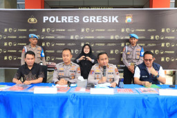 Polres Gresik Bongkar Jaringan Narkoba Amankan 2 Tersangka Pengedar dan 209 Gram Sabu