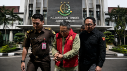 Kejaksaan Tinggi Jatim Tahan Mantan Dirut KBS Kasus Korupsi Rp10,2 Miliar.