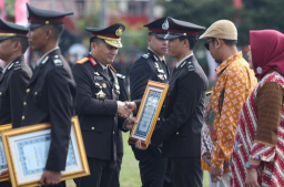 Maknai HUT RI ke-81, Polda Jatim Tekankan Komitmen Berikan Pelayanan Terbaik kepada Masyarakat.
