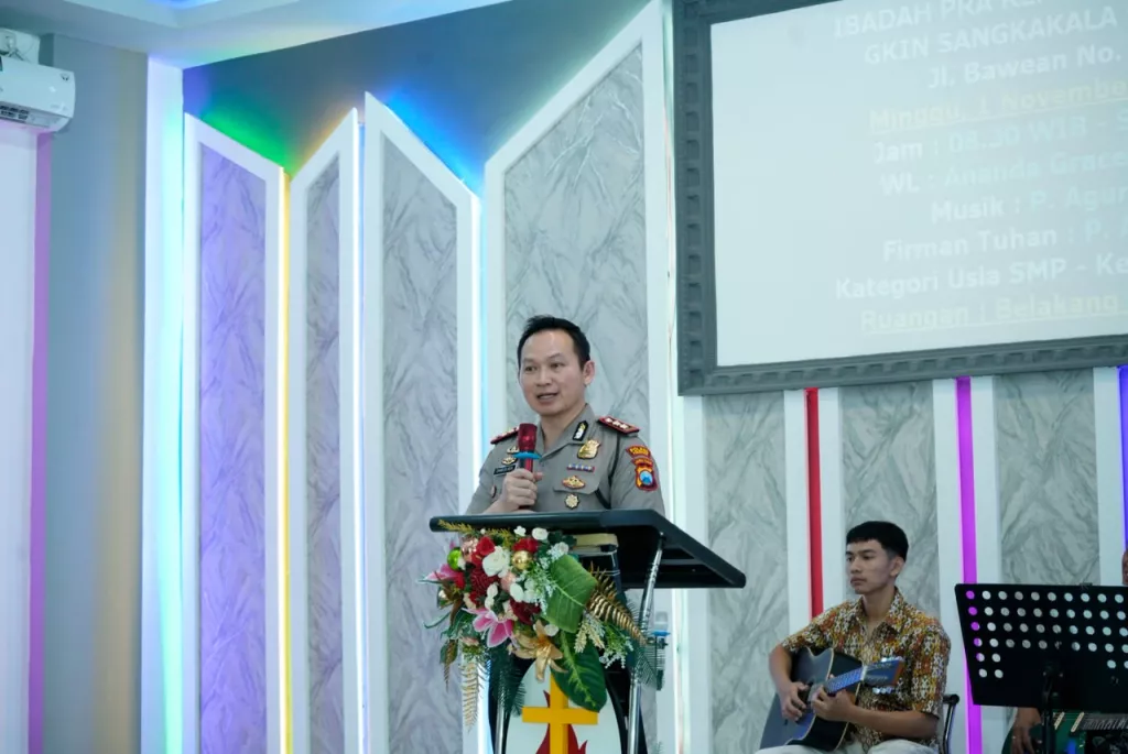Minggu Kasih di GKIN Sangkakala, Kapolres Ponorogo AKBP Damus Asa Perkuat Kerukunan dan Sinergi dengan Masyarakat