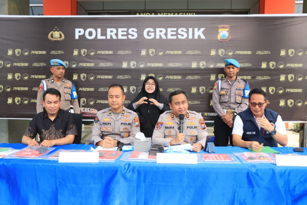 Polres Gresik Bongkar Jaringan Narkoba Amankan 2 Tersangka Pengedar dan 209 Gram Sabu