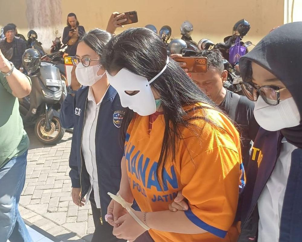 Ditressiber Polda Jatim Bongkar Sindikat Penipuan Emas Rp 3,7 M Dikendalikan dari Lapas Nusakambangan.