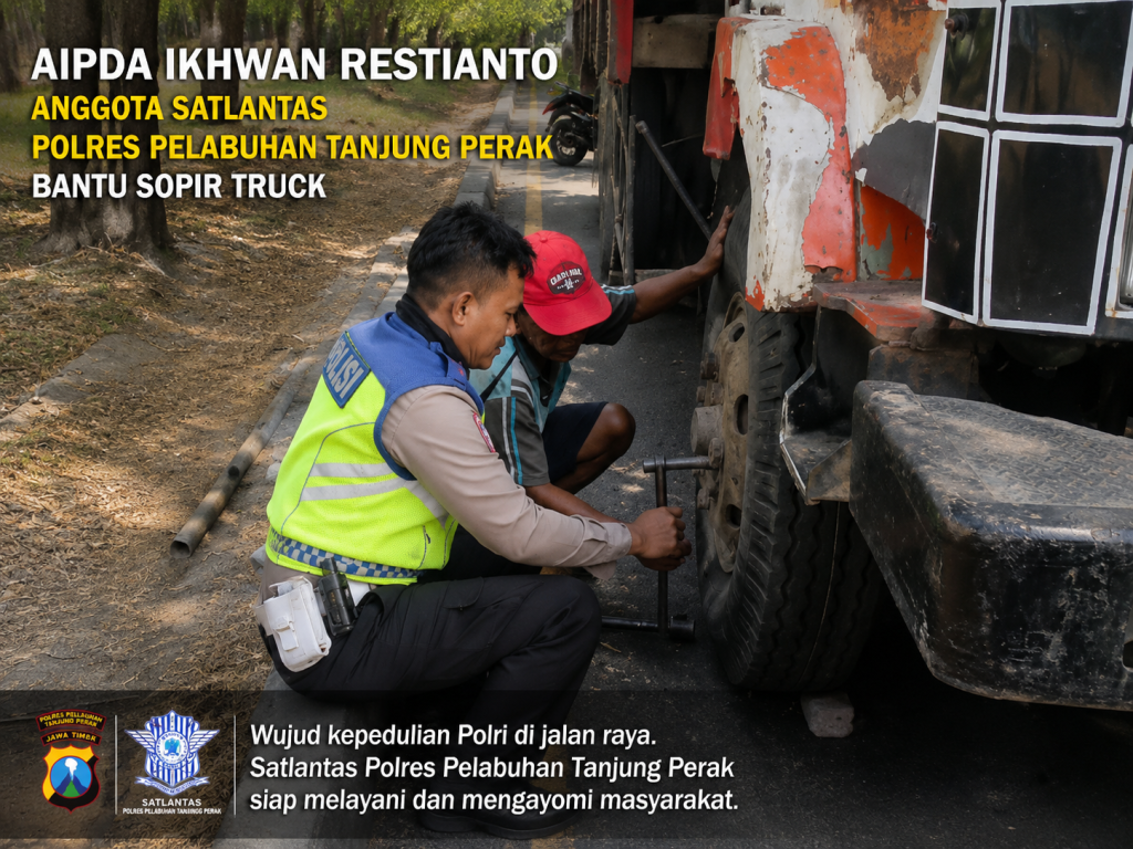 Tak Sekadar Mengatur Lalu Lintas, Aipda Ikhwan Bantu Sopir Truk Pecah Ban