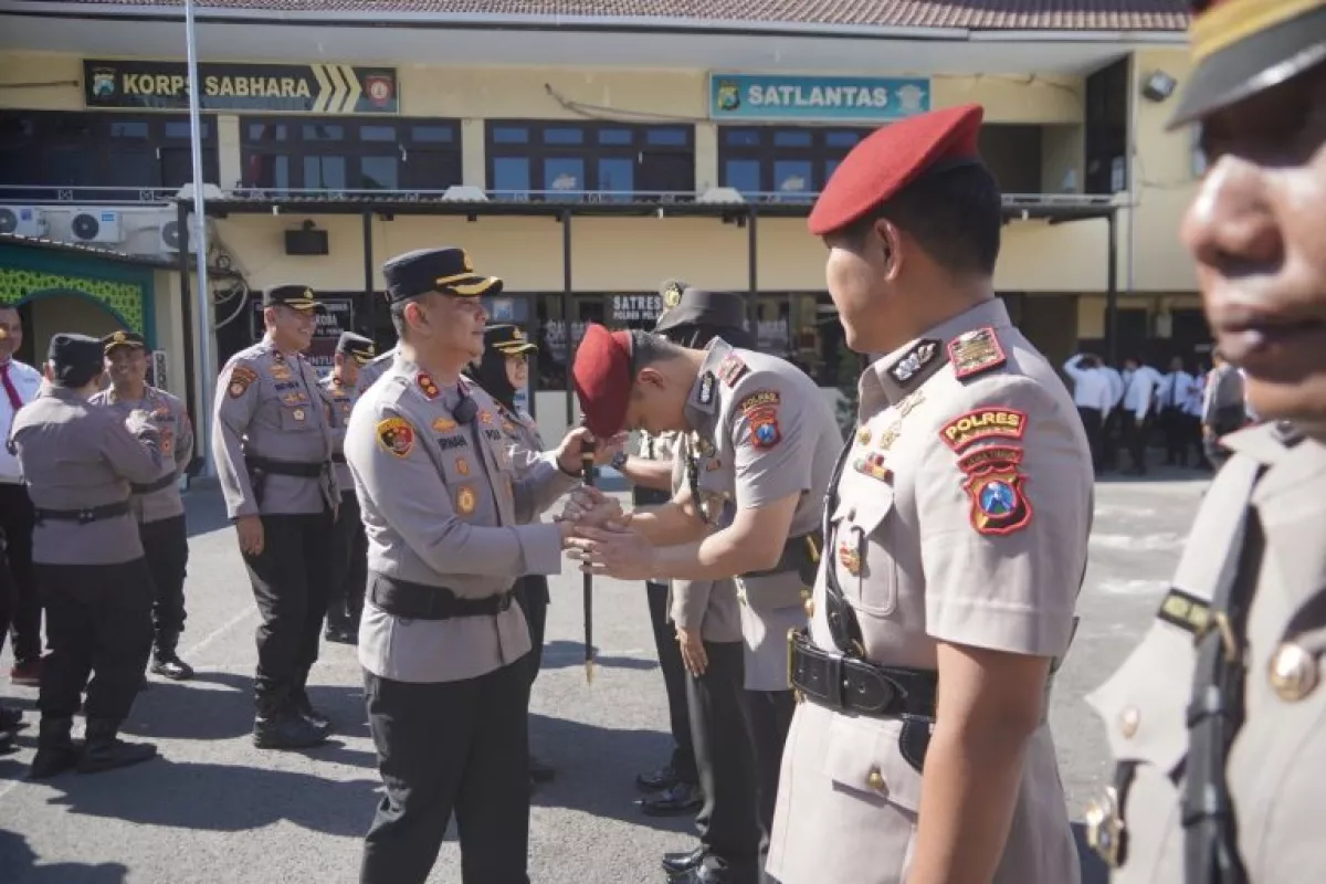 Kapolres Pelabuhan Tanjung Perak AKBP Irwan Rotasi Tiga PJU,Tekankan Profesionalisme POLRI 